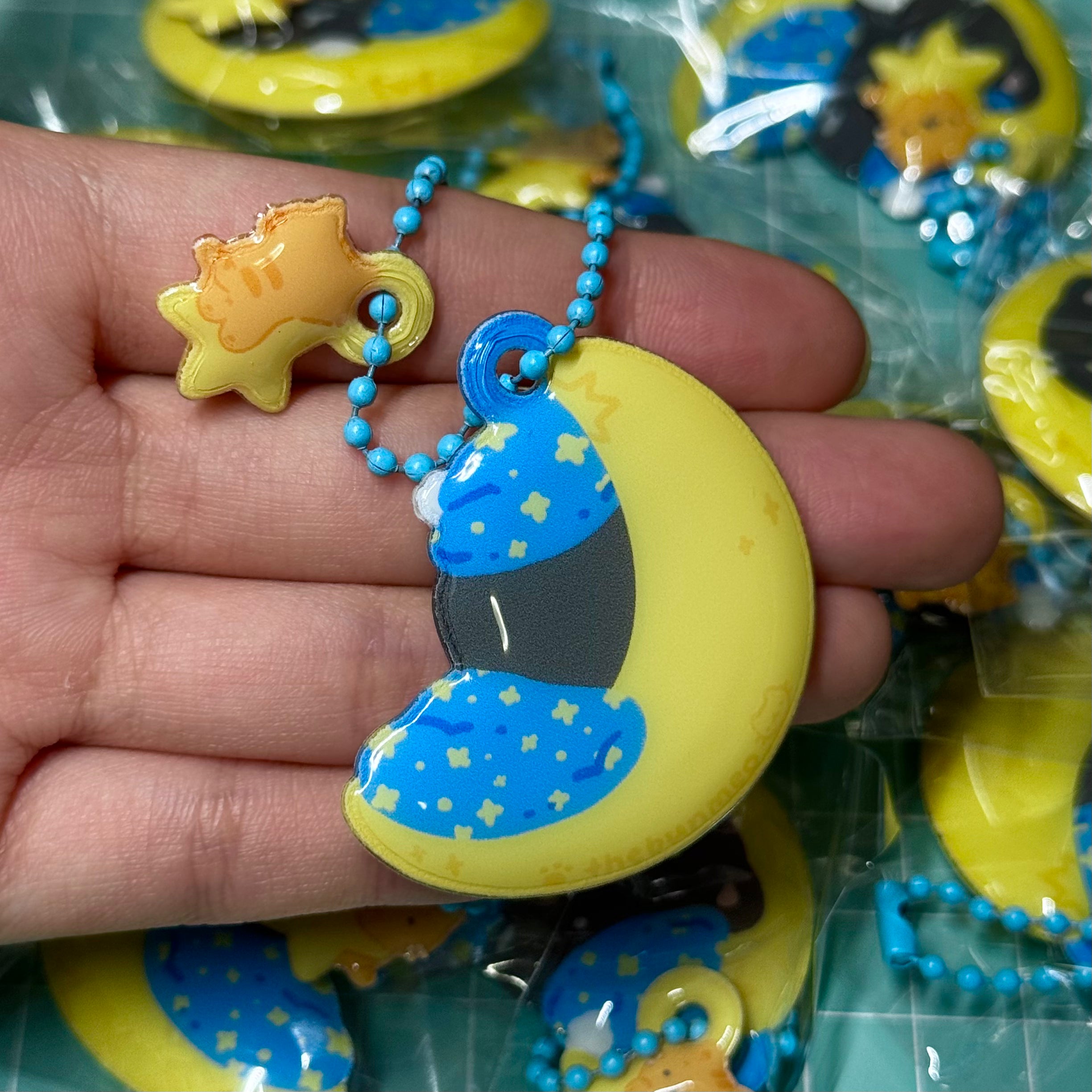 Dozing on the Moon Keyring /ᐠ - ˕ -マᶻ 𝗓  ⋆｡ ﾟ☾ ﾟ｡ ⋆
